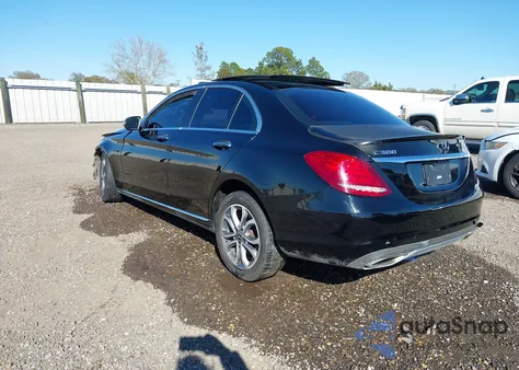 2017 Mercedes-Benz C 300 4Matic из США, поврежденный, VIN 55SWF4KB4HU223717